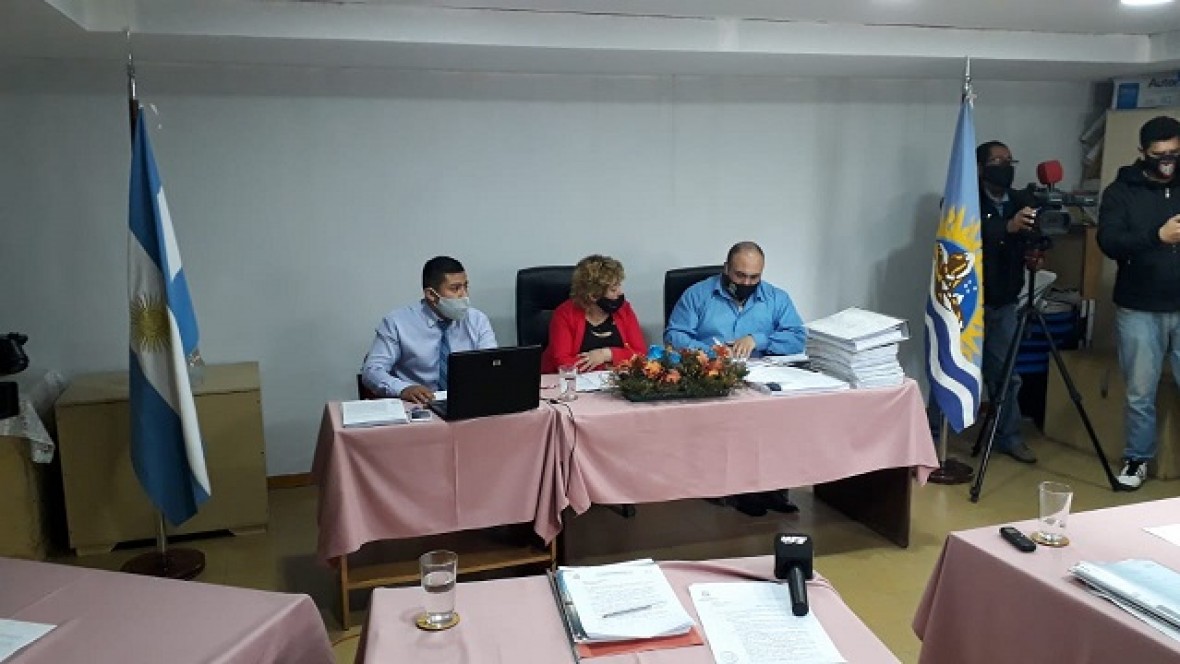El Concejo Deliberante de 28 de Noviembre  decidió este miércoles  suspender  al intendente Fernando Españon