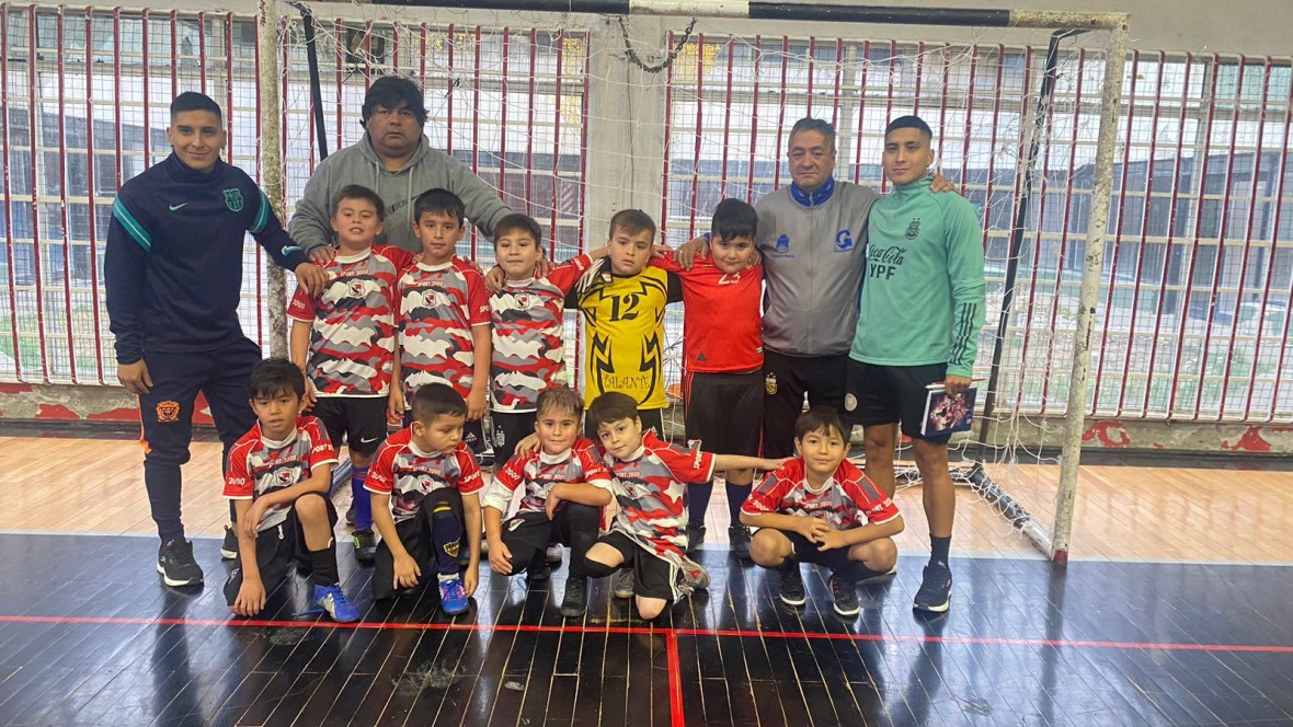 Encuentro de fútbol infantil en el gimnasio Juan Bautista Rocha 