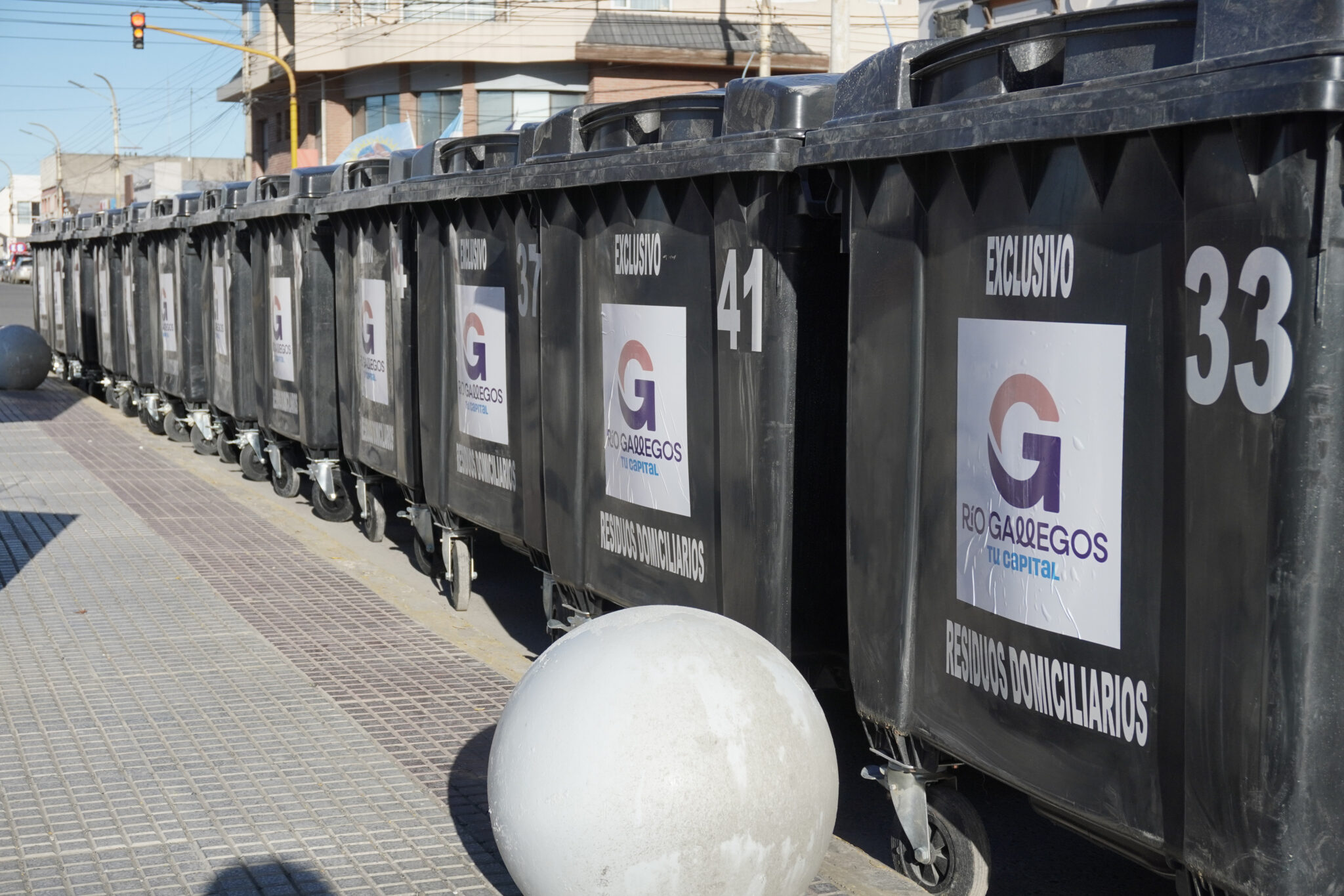 Río Gallegos. Ante el reclamo constante de los vecinos, a Grasso no le quedó otra que comprar contenedores