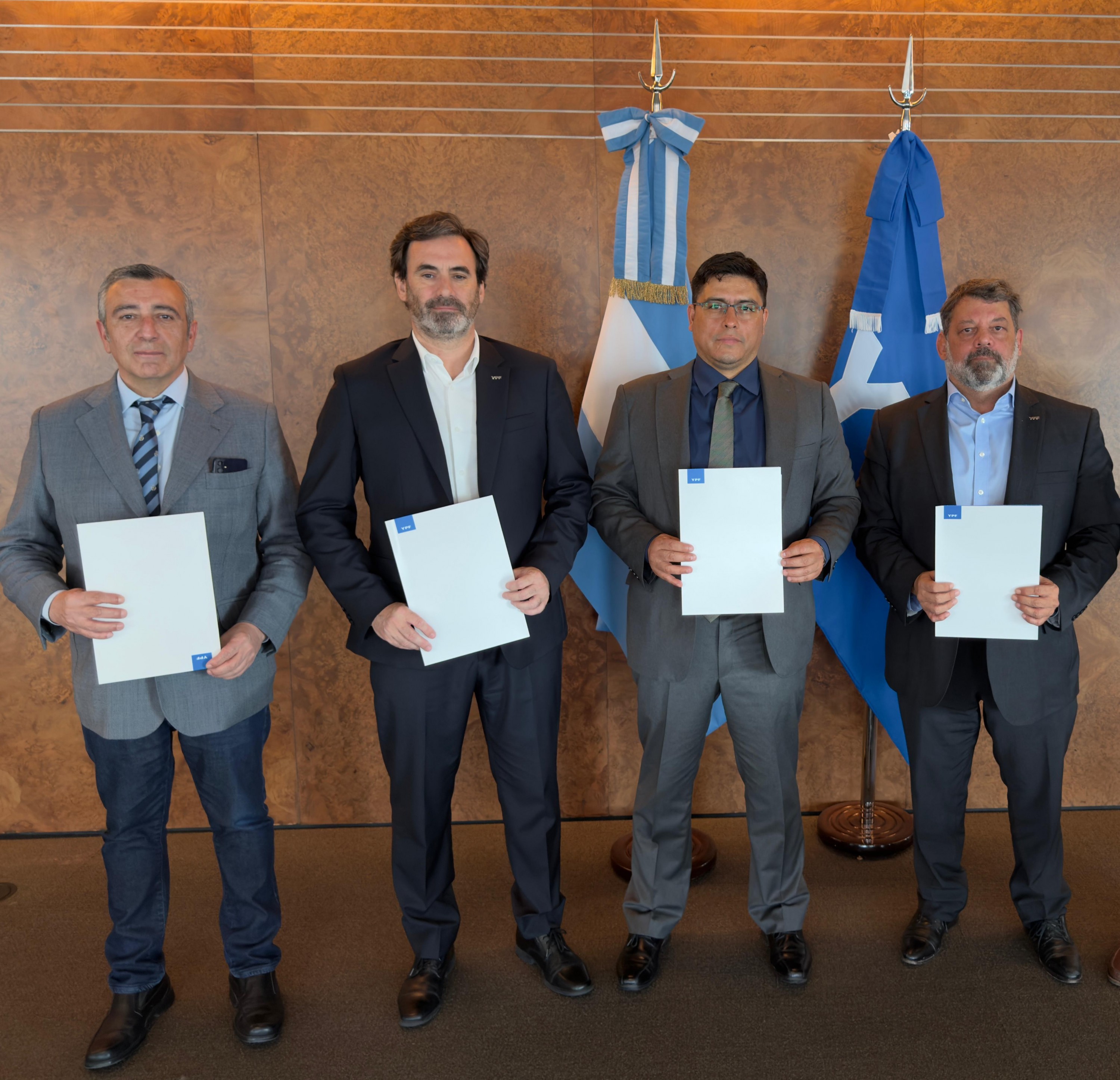 El gobernador Vidal acordó con YPF un plan de cierre de pozos con financiamiento total de la compañía